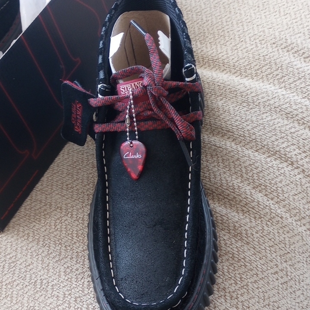 Clarks Black and Red Chukka Boots - Picture 6 of 9